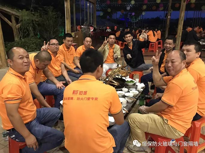主題：“團(tuán)結(jié)”與“效率”！精誠團(tuán)結(jié)、再創(chuàng)新高！ --記公司在2017年10月17日組織了一場(chǎng)高明盈香戶外拓展旅游活動(dòng)
